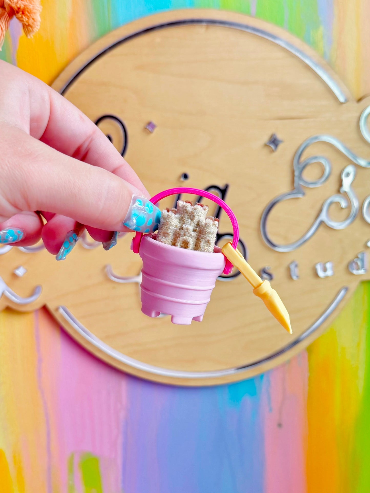 Bucket of Sand Clicker *glows