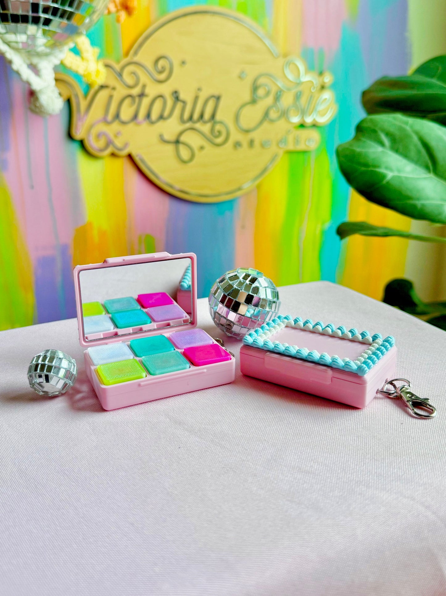 Eye Shadow Palette Mixed Clicker Keychain (restock TBA)
